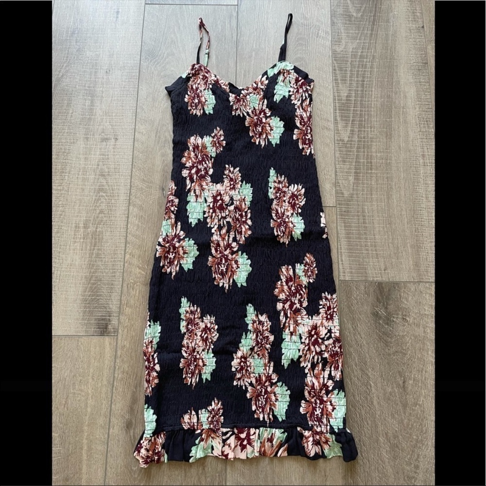Skylar + Madison Scrunched Floral Dress Size Medium
